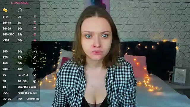 Snapshot of Linda_Bryant chatting on February 7, 12:53 am Linda Bryant online show from February 7, 12:53 am