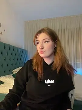 Snapshot of _Chlo__e chatting on February 8, 12:38 am Chlo e online show from February 8, 12:38 am