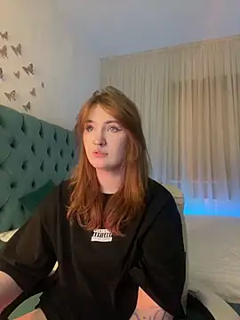 Snapshot of _Chlo__e chatting on February 10, 4:19 am Chlo e online show from February 10, 4:19 am