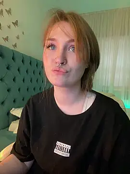 Snapshot of _Chlo__e chatting on March 1, 5:42 am Chlo e online show from March 1, 5:42 am