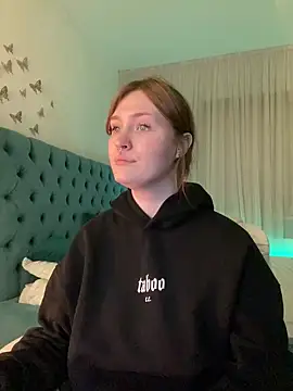 Snapshot of _Chlo__e chatting on March 3, 4:25 am Chlo e online show from March 3, 4:25 am