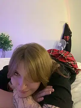 Snapshot of _Chlo__e chatting on March 8, 5:17 am Chlo e online show from March 8, 5:17 am