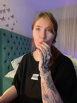 Snapshot of _Chlo__e chatting on March 13, 11:27 pm Chlo e online show from March 13, 11:27 pm