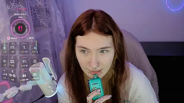 Snapshot of _Chlo__e chatting on December 17, 3:29 pm Chlo e online show from December 17, 3:29 pm