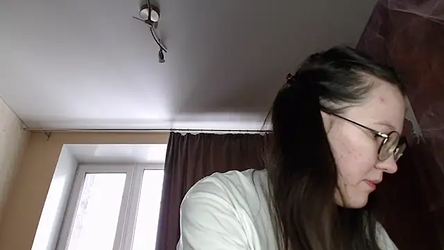 Snapshot of MiriamOr chatting on February 26, 7:20 am MiriamOr online show from February 26, 7:20 am