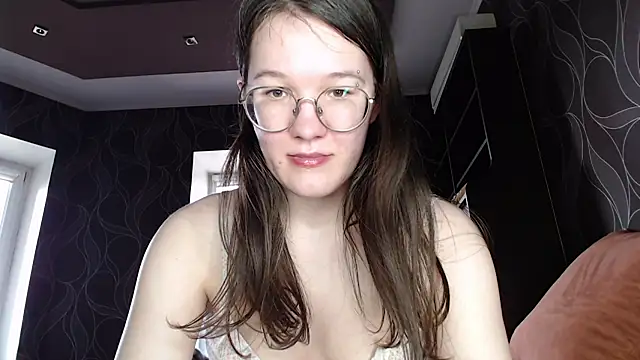 Snapshot of MiriamOr chatting on March 10, 11:42 am MiriamOr online show from March 10, 11:42 am