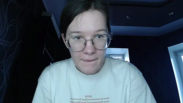 Snapshot of MiriamOr chatting on March 23, 8:26 am MiriamOr online show from March 23, 8:26 am