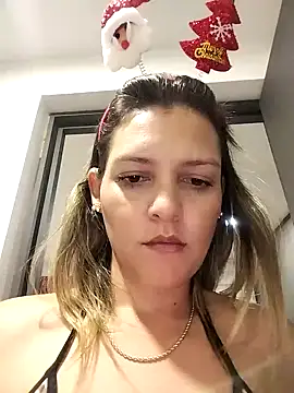 Snapshot of Mia_Hampton chatting on December 23, 10:55 pm Mia Hampton online show from December 23, 10:55 pm