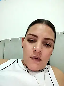 Snapshot of Mia_Hampton chatting on January 12, 11:43 pm Mia Hampton online show from January 12, 11:43 pm