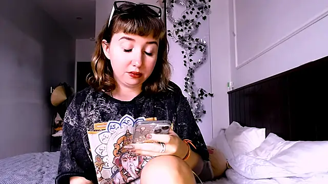 Snapshot of Cosmo_Riri chatting on January 10, 5:37 am Cosmo Riri online show from January 10, 5:37 am