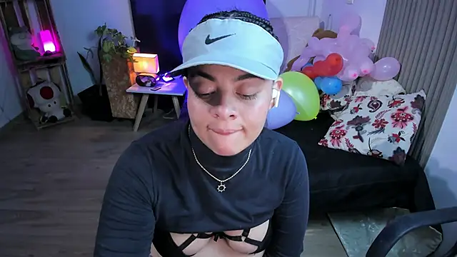 Cuttiealice online show from January 19, 6:09 am