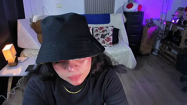 Cuttiealice online show from February 24, 5:42 pm