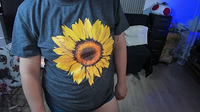 Cuttiealice online show from March 12, 10:50 pm