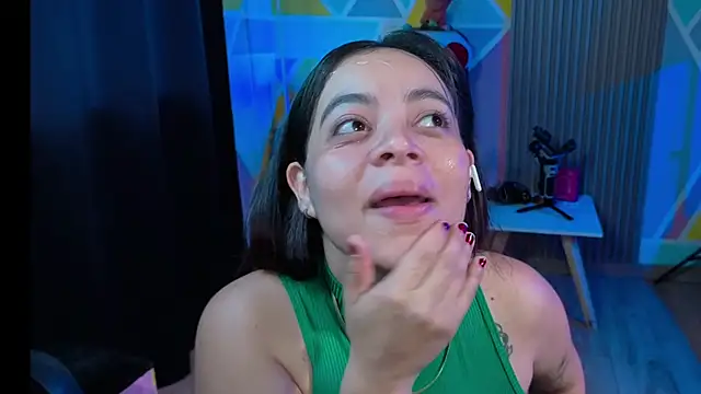 Cuttiealice online show from October 4, 11:41 am