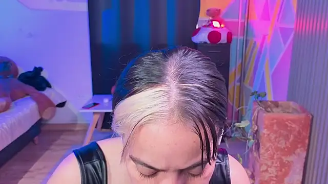 Cuttiealice online show from November 6, 12:39 pm