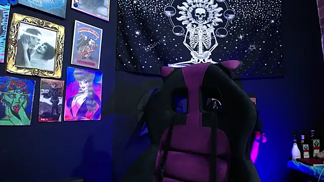 Snapshot of Yourmadame_P chatting on January 7, 9:03 pm Yourmadame P online show from January 7, 9:03 pm