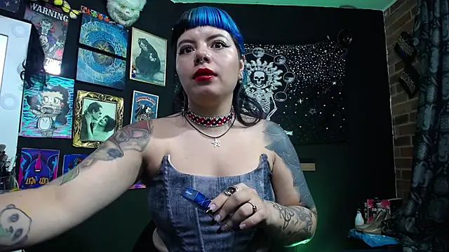 Snapshot of Yourmadame_P chatting on February 5, 11:06 pm Yourmadame P online show from February 5, 11:06 pm