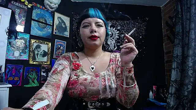 Snapshot of Yourmadame_P chatting on February 12, 9:22 pm Yourmadame P online show from February 12, 9:22 pm