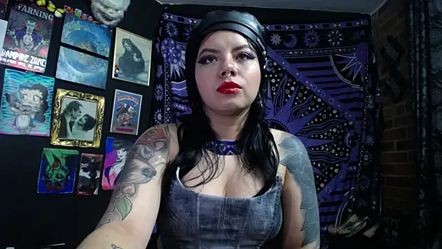 Snapshot of Yourmadame_P chatting on September 19, 12:34 am Yourmadame P online show from September 19, 12:34 am