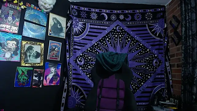 Snapshot of Yourmadame_P chatting on January 13, 1:44 am Yourmadame P online show from January 13, 1:44 am