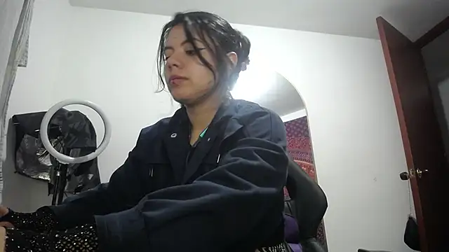 Snapshot of Yourmadame_P chatting on February 17, 3:47 am Yourmadame P online show from February 17, 3:47 am