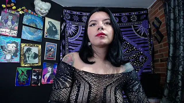 Snapshot of Yourmadame_P chatting on March 7, 2:41 am Yourmadame P online show from March 7, 2:41 am