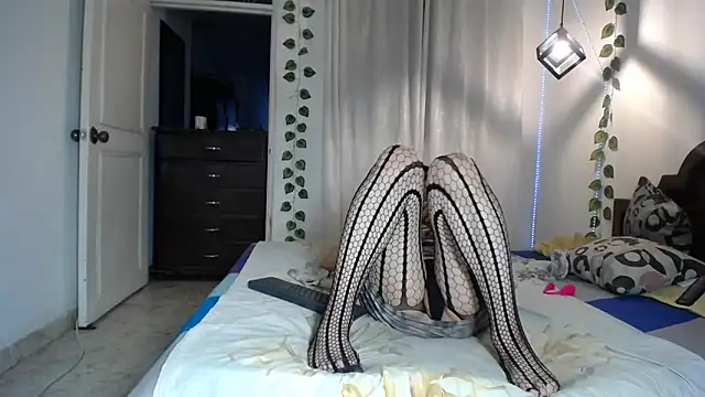 ivonne  hott1 online show from February 25, 10:19 pm