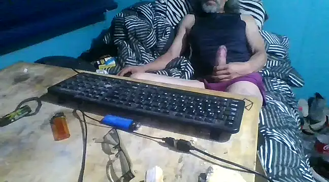 Snapshot of malekon76 chatting on January 28, 8:04 am malekon76 online show from January 28, 8:04 am