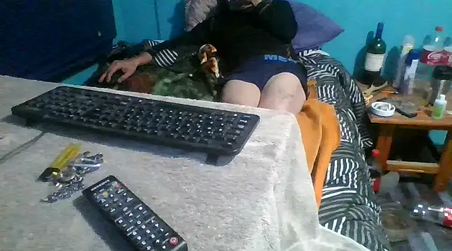 Snapshot of malekon76 chatting on March 16, 1:49 pm malekon76 online show from March 16, 1:49 pm