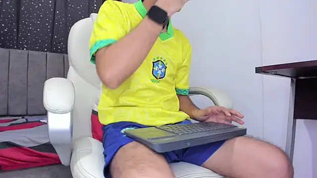 Snapshot of The_skinnyguys chatting on January 29, 1:48 am The skinnyguys online show from January 29, 1:48 am