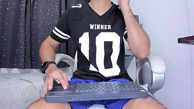 Snapshot of The_skinnyguys chatting on March 16, 9:58 pm The skinnyguys online show from March 16, 9:58 pm