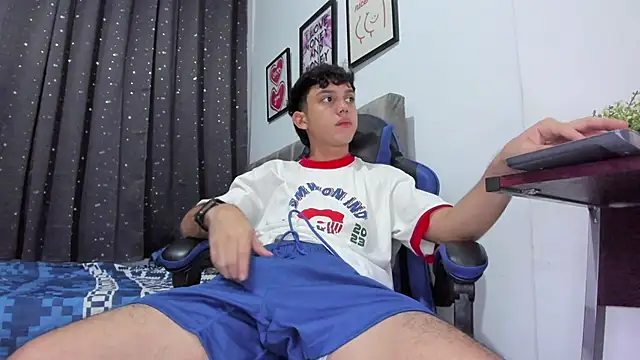 Snapshot of The_skinnyguys chatting on November 2, 10:56 pm The skinnyguys online show from November 2, 10:56 pm