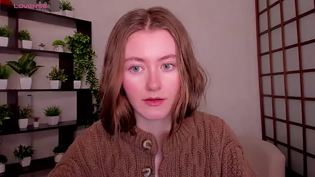 KateCuddle online show from December 17, 2:39 am