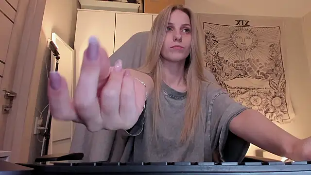 Snapshot of Anna_Fink chatting on March 22, 7:50 pm Anna Fink online show from March 22, 7:50 pm