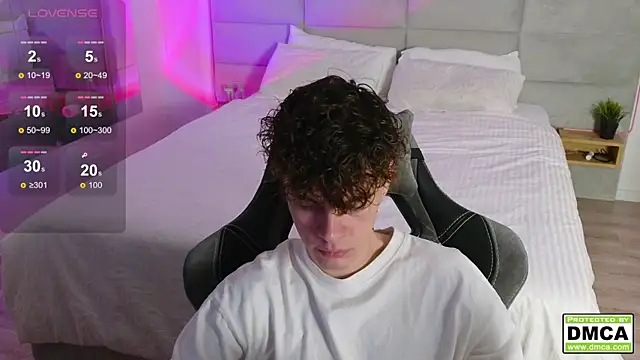 Snapshot of cute_thomas chatting on December 1, 7:03 pm cute thomas online show from December 1, 7:03 pm