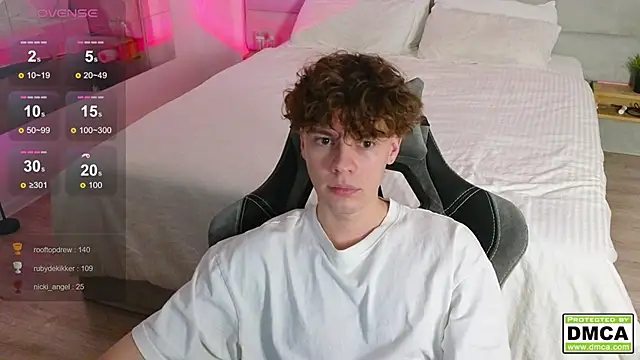 Snapshot of cute_thomas chatting on December 2, 1:14 am cute thomas online show from December 2, 1:14 am