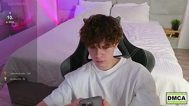 Snapshot of cute_thomas chatting on December 2, 11:40 pm cute thomas online show from December 2, 11:40 pm