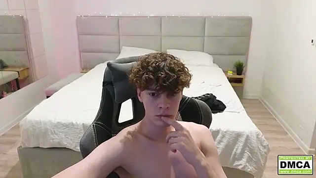 Snapshot of cute_thomas chatting on December 21, 11:02 pm cute thomas online show from December 21, 11:02 pm