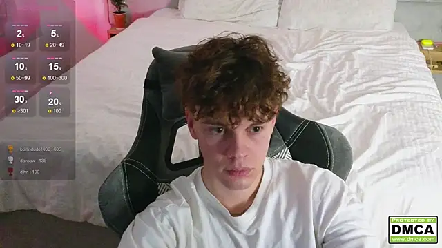 Snapshot of cute_thomas chatting on December 29, 10:45 am cute thomas online show from December 29, 10:45 am