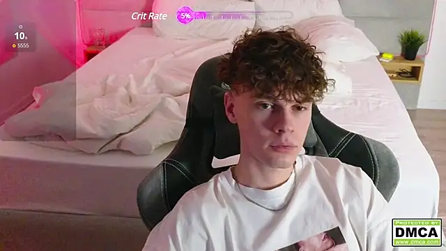 Snapshot of cute_thomas chatting on January 22, 7:45 pm cute thomas online show from January 22, 7:45 pm