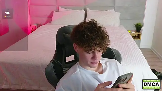 Snapshot of cute_thomas chatting on January 30, 11:24 pm cute thomas online show from January 30, 11:24 pm