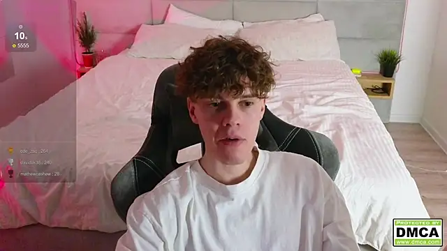 Snapshot of cute_thomas chatting on February 3, 11:15 pm cute thomas online show from February 3, 11:15 pm