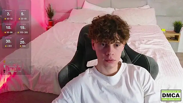 Snapshot of cute_thomas chatting on February 4, 2:17 am cute thomas online show from February 4, 2:17 am