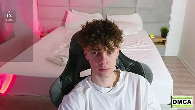 Snapshot of cute_thomas chatting on February 4, 6:17 pm cute thomas online show from February 4, 6:17 pm