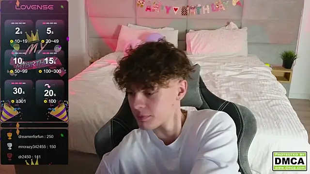 Snapshot of cute_thomas chatting on February 15, 9:59 pm cute thomas online show from February 15, 9:59 pm