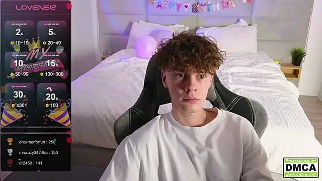 Snapshot of cute_thomas chatting on February 16, 1:03 am cute thomas online show from February 16, 1:03 am