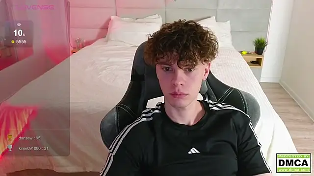 Snapshot of cute_thomas chatting on February 20, 11:21 pm cute thomas online show from February 20, 11:21 pm