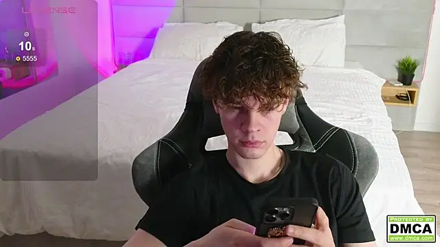 Snapshot of cute_thomas chatting on March 11, 7:58 pm cute thomas online show from March 11, 7:58 pm