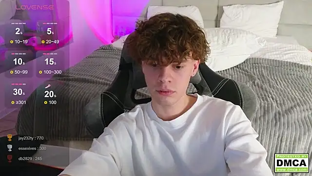 Snapshot of cute_thomas chatting on March 12, 2:09 am cute thomas online show from March 12, 2:09 am