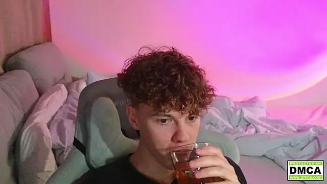 Snapshot of cute_thomas chatting on September 25, 6:44 pm cute thomas online show from September 25, 6:44 pm